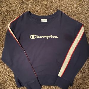 Women’s Large, Navy Blue, Champion Crewneck.